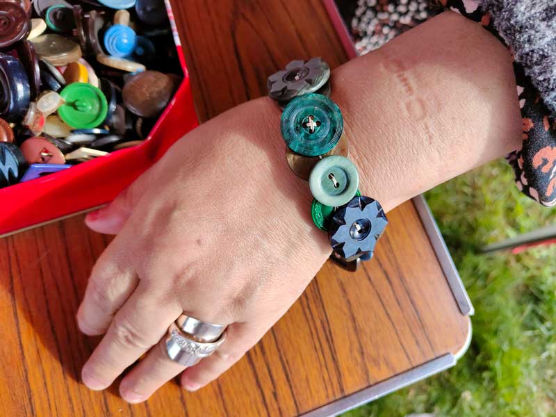 button bracelet
